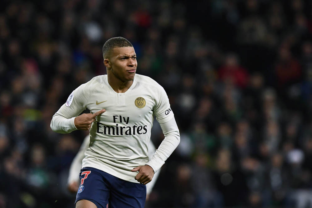 李想被员工疯狂吐槽: 全员会议不讲车只讲AI, 太抽象了